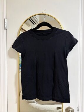Uniqlo Black Short Sleeve Crewneck Tee